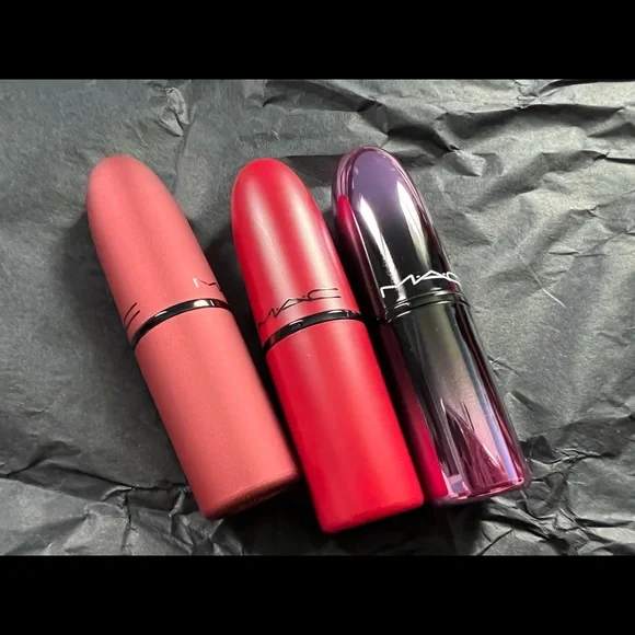 Brand new MAC kiss of magic lip kit - Picture 2 of 4